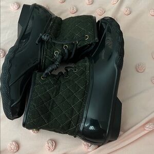 Women's Quilted Lace-Up Boots - Black and Green